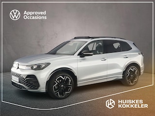 Volkswagen Tiguan R-Line Edition 1.5 eTSI 150pk DSG Automaat Trekhaak, Panoramadak, Black Style, 360 camera, Elektrische achterklep, Adaptive cruise control