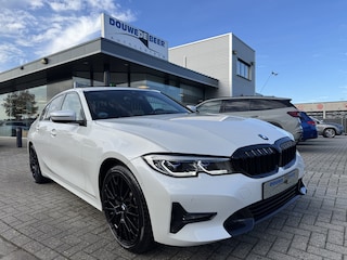 BMW 330e xDrive Sport - Line M sport stuur, Sch/dak, Harman Kardon, memory, leer, etc