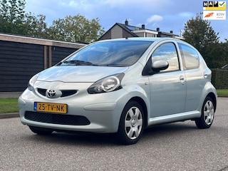 Toyota Aygo 1.0-12V + 5DR*Dealer onderhouden*NAP*Elektrische ramen*