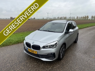 BMW 2-serie Tourer 218i High Executive Edition Panoramadak Camera Trekhaak Enz
