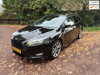 Ford Focus Wagon 1.5 Titanium ST line / Navi / Automaat / stoelverwarming / Led