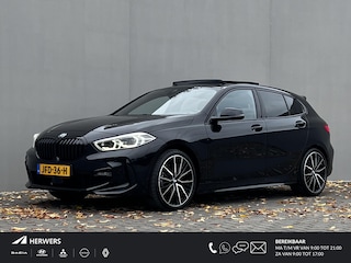 BMW 118i / Dealer onderhouden / M-Sport / Panorama schuifdak / HUD / Adaptieve CC / Harman Kardon / Alcantara Sportstoelen / 19" / Camera /