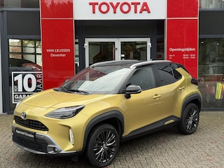 Toyota Yaris Cross 1.5 Hybrid Adventure AFNEEMBARE TREKHAAK 18'LM STOEL/STUUR VERWARMING PDC V+A BSM HUD