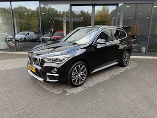 BMW X1 sDrive20i 192pk High Exe,Pano,LED,Sportleer,HUD,NaviPro,Stoelverw,Clima,Cruise,Camera