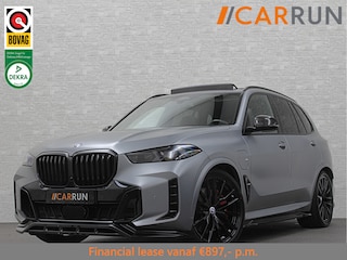 BMW X5 50e Performance *5x Op Voorraad* M-Sport Pro | Frozen Grey | Carbon Pakket | Indiv. Leder | 73400.= ex BTW | 12-2023 | Comfortstoelen met Ventilatie | Isolatieglas | Keyless-Entry | Memory | M-Gordels | Stuurverwarming | Stoelverwarming V+A | Zonwering | Beker Koeling & Verwarming | Panorama | Standkachel | Carplay |