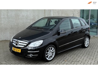 Mercedes-Benz B-klasse 180 5DRS AUT 2010 Zwart PDC|CRUISE