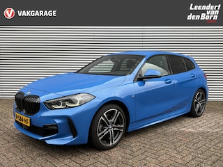 BMW 118i Business Edition AUTOMAAT | M Sport | M stuur leer | Navigatie | Camera | Stoel en Stuur verwarming | Live cockpit pro | Apple Carplay/Android Auto