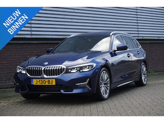 BMW 3-serie Touring 320i LuxuryLine/Panodak/Trekhaak/Dealeronderhouden /1e Eigenaar.