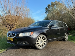 Volvo V70 1.6 T4 Limited Edition Automaat / Leder / Navi / 17" Velgen / Clima / Stoelverwarming / Trekhaak / PDC / Xenon / Cruise