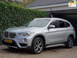 BMW X1 SDrive20i High Executive | Automaat | HUD | Xenon | Panorama dak