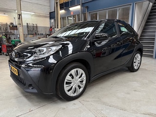 Toyota Aygo 1.0 VVT-i MT 72pk Play | *Uniek! 2.400 KM* | Apple carplay / Android auto | Airco | Cruise control | Camera | NAP | Rijklaar prijs!