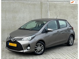 Toyota Yaris 1.3 VVT-i 5DR 2016 Grijs CAMERA|NAP|TREKHAAK