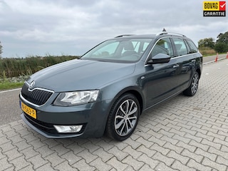 Skoda Octavia Combi 1.4 TSI Greentech Edition Businessline, Trekhaak, Stoelverwarming, PDC, Navi, Cruisecontrol,
