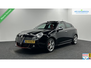 Alfa Romeo Giulietta 1.4 T Distinctive PANO LEER ECC LM TREKHAAK CRUISE.