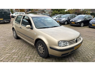 Volkswagen Golf 1.6-16V Trendline - MOTORSTORING -
