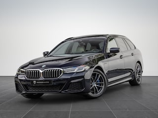 BMW 5-serie Touring 530e xDrive Business Edition Plus Pano Comfortstoelen M-pakket