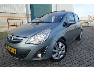 Opel Corsa 1.4-16V - 5 Drs -Cosmo -pann dak - lm velgen -stuur/stoelverwarming - cruise cont.--climat control