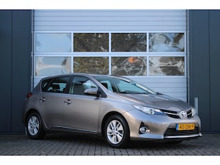 Toyota Auris 1.8 Hybrid Aspiration Clima/Cruise/Camera/Navi/Bluetooth/PDC/LED/RadioCD/15"LM/Dealeronderhouden/APK:06-07-2026