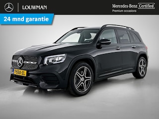 Mercedes-Benz GLB 200 AMG Line 7 Persoons AMG Line | Night Pakket | Trekhaak | 7 Persoons | Sfeerverlichting | Ledkoplampen | Stoelverwarming. Inclusief 24 maanden Mercedes-Benz Certified garantie voor Europa.