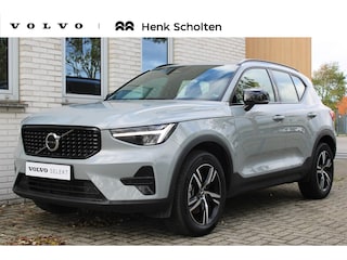 Volvo XC40 B4 Automaat Plus Dark | Achteruitrijcamera | Semi elektrische trekhaak | Stoelverwarming | Blind Spot | Stuurwiel verwarming | Google services | Bestuurdersstoel met geheugen | Harman/Kardon premium audio | Blind Spot | 18 inch lichtmetalen velgen |