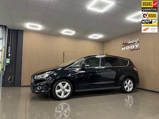 Ford S-MAX 2.0 Titanium * Automaat / Panoramadak / Trekhaak / Navigatie / NL Auto *