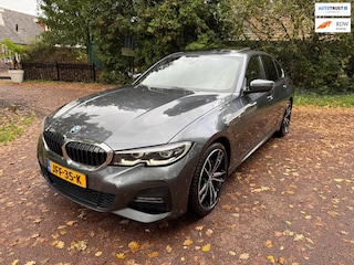 BMW 330e High Executive M-Sport / Navi / Xenon / schuifdak / leder