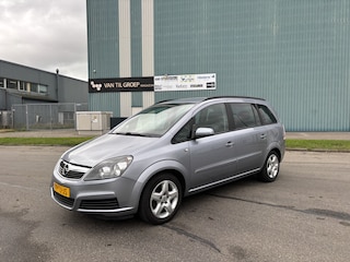 Opel Zafira 1.6-16V Enjoy 7-Persoons 105 PK. Mooie en als nieuw rijdende auto met slecht 137.000 KM !!! Distributieriem en waterpomp vervangen bij 95.000 KM !!