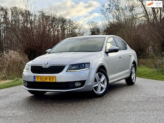 Skoda Octavia 1.2 TSI Greentech Elegance Businessline 5DRS NAVI KEYLES ECC STOELVERWARMING NAP GOED ONDERHOUDEN