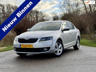 Skoda Octavia 1.2 TSI Greentech Elegance Businessline 5DRS NAVI KEYLES ECC STOELVERWARMING NAP GOED ONDERHOUDEN