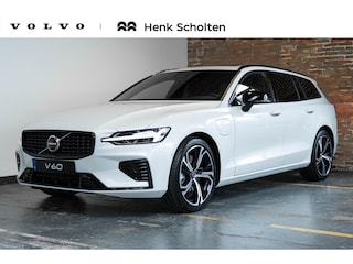 Volvo V60 T6 Plug-in hybrid AWD Plus Dark | Direct Beschikbaar | Head-Up Display | Schuif/Kantel Panoramadak | Harman Kardon Premium Audio | Nappa Lederen Contourstoelen | 360º Camera |