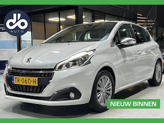 Peugeot 208 1.2 82pk 5-DRS PureTech Allure SET WINTERBANDEN GRATIS I NAVI I PDC I TREKHAAK I ORG.NL + NAP