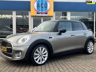 Mini Cooper 1.5 Chili Serious Business | PanoramaDak | Led | HeadUp display | Orig. NL |