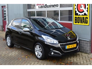 Peugeot 208 1.2 PureTech Signature O.a: PDC, DAB, Airco, Cruise, Navi, Rijklaar, Etc. All-in prijs!