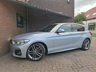 BMW 118i M-Sport 136PK Apple Carplay / Navigatie / Led Verlichting / Lederen Bekleding / Parkeer Sensoren