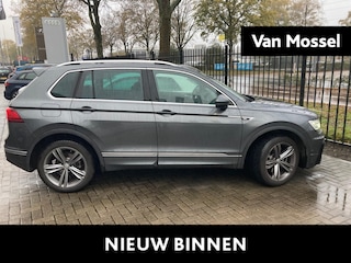 Volkswagen Tiguan 2.0 TSI 4Motion Highline R-Line 190 PK | Automaat | Airco | Navigatie | Apple Carplay | Stoelverwarming | Parkeersensoren | Panoramadak | Trekhaak |