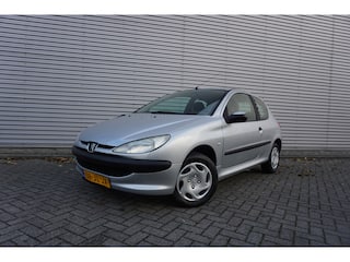 Peugeot 206 1.4 XT AUTOMAAT - Elektr. ramen / NIEUWE APK!