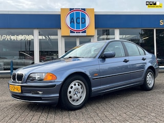 BMW 318i Automaat Executive | Orig. NL | Climatecontrol | Trekhaak | Sport interieur |