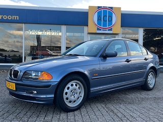 BMW 318i Automaat Executive | Orig. NL | Climatecontrol | Trekhaak | Sport interieur |