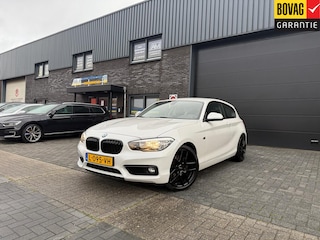 BMW 120i M Sport | 1E EIGENAAR | 12MND GARANTIE | AIRCO | STOELVERWARMING | HARMAN KARDON | CRUISE | TREKHAAK |
