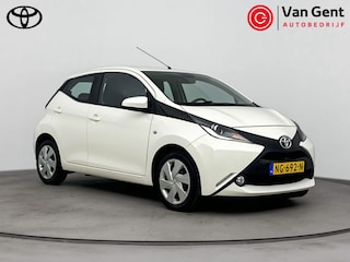 Toyota Aygo 1.0 VVT-i x-play | Airco | Camera | Elektrische ramen voor | Bluetooth