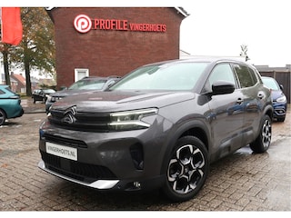 Citroën C5 Aircross 130 Pk. *** Automaat *** Feel Edition 100% Benzine * Nieuw Type * Keyless Entry & Start Button * 3 Stoelen 2e zitrij * Speciale Bekleding * L.M. Velgen * Climate & Cruise Control * Navigatie en Spotify via Apple Car Play of Android Auto * Vingerhoets; Vierde Generatie Eersteklas Service !