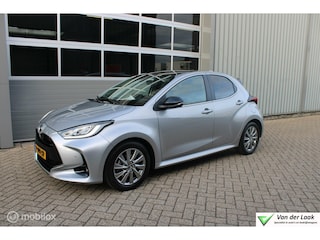 Toyota Yaris Hybrid 1.5 Select | Panoramadak | Half Leer | Full Led | Apple Carplay | Head-up display.