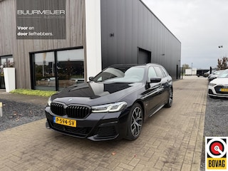 BMW 5-serie Touring 530e High Executive M | Dealer onderhouden | Softclose | Stoelverwarming & Massage | Schuif/kanteldak | Trekhaak | Head Up Display | Stuurwielverwarming | Laser koplampen | Ambiance verlichting |
