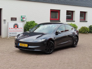 Tesla Model 3 RWD Highland/ Warmtepomp/ LFP accu/ Stoel + stuurwiel verwarming/ Panoramadak/ Origineel NL/ NAP