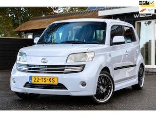 Daihatsu Materia 1.5 Soul Airco I 17 Inch I Cruise Control I Achterspoiler I Wit parelmoer I Bluetooth I Achteruitrijcamera