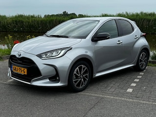 Toyota Yaris 1.5 Hybrid Executive stuur en stoelverwarm. half leer HUD vol