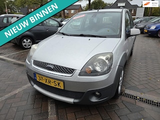 Ford Fiesta 1.4-16V Crossroad LEUKE AUTO RIJDT EN SCHAKELT GOED