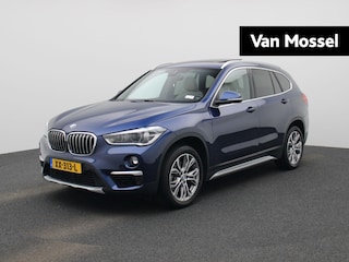 BMW X1 sDrive20i Orange Edition III | PANO-SCHUIFDAK | HEAD-UP | LEER | CAMERA | STOELVERWARMING | SPORTSTOELEN