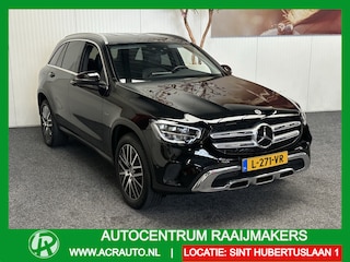 Mercedes-Benz GLC 300E 4MATIC BUSINESS SOLUTION NL AUTO !! LEDER NAVIGATIE ADAPTIVE CRUISE CONTROL BLUETOOTH TELEFOON MEDIA VOORBEREIDING RIJSTROOKSENSOREN ACHTERUITRIJCAMERA UITKLAPBARE TREKHAAK ZEER MOOI !! Brgl
