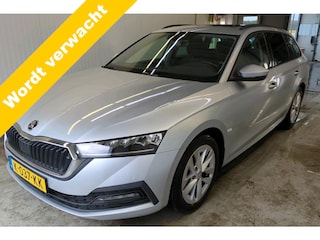 Skoda Octavia Combi 1.0 e-TSI DSG Business Edition Navigatie Panoramdak Keyless Carplay 17 Inch Velgen ACC Dab Led Koplampen Extra Getint Glas NL Auto